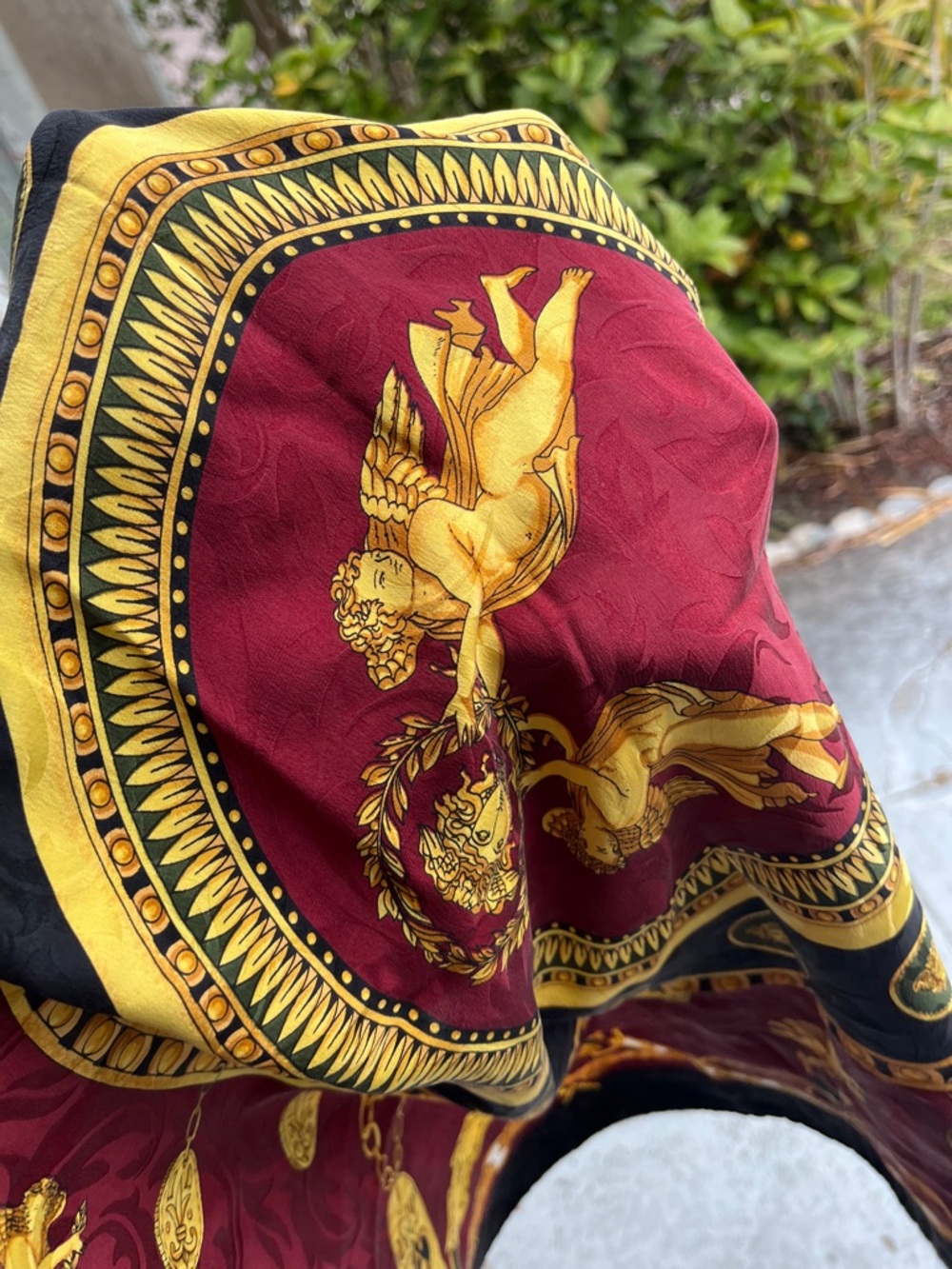 Giorgio Sermoneta 100% Italian silk scar Elegant Red and Gold Scarf 33” x 33” - Picture 11 of 12